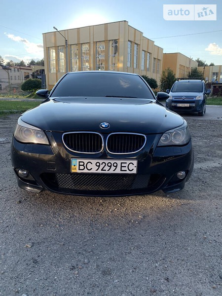 BMW 545 2004  випуску Львів з двигуном 4.4 л бензин седан автомат за 9100 долл. 