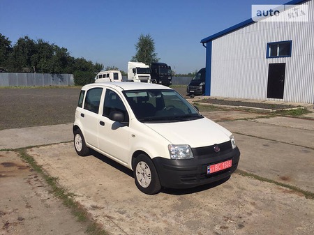 Fiat Panda 2010  випуску Луцьк з двигуном 1.1 л бензин хэтчбек механіка за 4350 долл. 