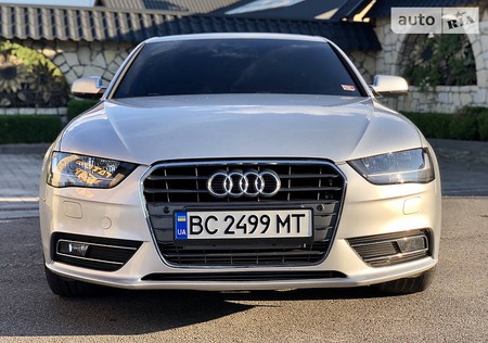 Audi A4 Limousine 2012  випуску Львів з двигуном 2 л бензин седан автомат за 12400 долл. 