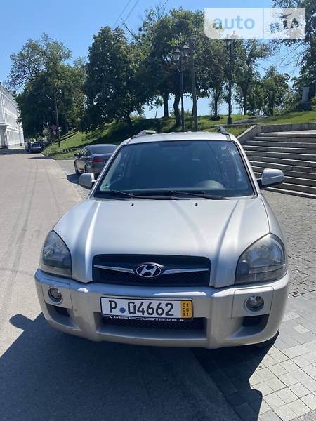 Hyundai Tucson 2008  випуску Київ з двигуном 2 л бензин позашляховик механіка за 8900 долл. 