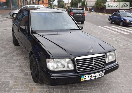 Mercedes-Benz E 300 1992  випуску Київ з двигуном 0 л бензин седан автомат за 4000 долл. 