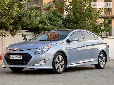 Hyundai Sonata 2012  випуску Одеса з двигуном 2.4 л гібрид седан автомат за 12500 долл. 