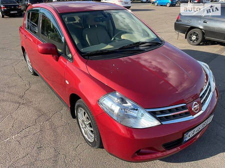 Nissan Tiida 2012  випуску Київ з двигуном 1.5 л бензин хэтчбек автомат за 8300 долл. 