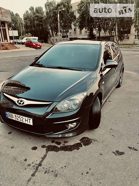 Hyundai i30 2011  випуску Вінниця з двигуном 1.4 л бензин хэтчбек механіка за 6800 долл. 