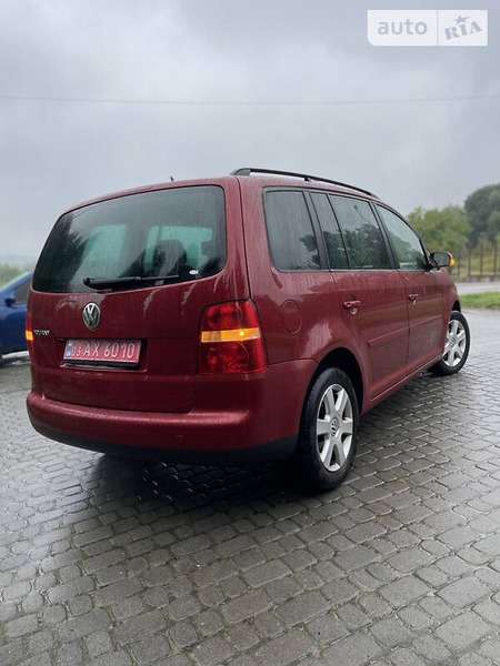 Volkswagen Touran 2006  випуску Львів з двигуном 1.6 л бензин мінівен механіка за 6399 долл. 