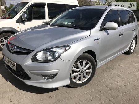 Hyundai i30 2010  випуску Житомир з двигуном 0 л  універсал  за 5600 долл. 