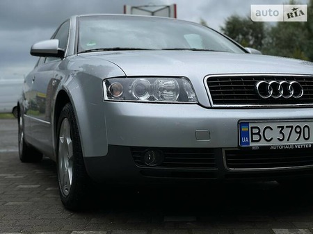 Audi A4 Limousine 2002  випуску Львів з двигуном 1.6 л бензин седан  за 5700 долл. 