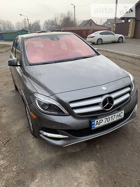 Mercedes-Benz B 250 2015  випуску Запоріжжя з двигуном 0 л електро хэтчбек автомат за 17000 долл. 