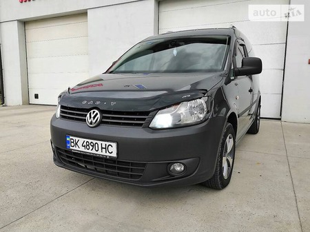 Volkswagen Caddy 2013  випуску Рівне з двигуном 1.6 л дизель мінівен автомат за 8900 долл. 