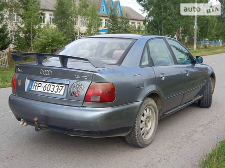 Audi A4 Limousine 1997  випуску Львів з двигуном 1.9 л дизель седан механіка за 1300 долл. 