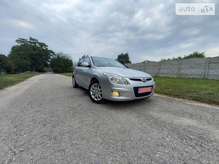 Hyundai i30 2008  випуску Дніпро з двигуном 1.6 л  хэтчбек  за 5850 долл. 