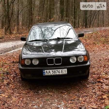 BMW 518 1993  випуску Київ з двигуном 1.8 л  седан механіка за 2350 долл. 