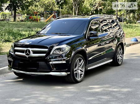 Mercedes-Benz GL 500 2015  випуску Київ з двигуном 4.7 л бензин позашляховик автомат за 38500 долл. 