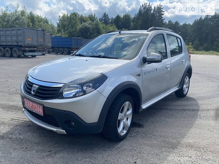 Dacia Sandero Stepway 2010  випуску Луцьк з двигуном 1.5 л дизель хэтчбек механіка за 5400 долл. 