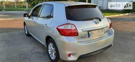 Toyota Auris 2011  випуску Одеса з двигуном 1.8 л гібрид хэтчбек автомат за 9800 долл. 