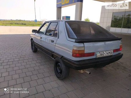 Renault 11 1987  випуску Київ з двигуном 1.4 л бензин хэтчбек механіка за 999 долл. 