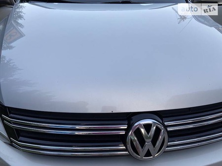 Volkswagen Tiguan 2011  випуску Тернопіль з двигуном 2 л бензин позашляховик автомат за 12000 долл. 