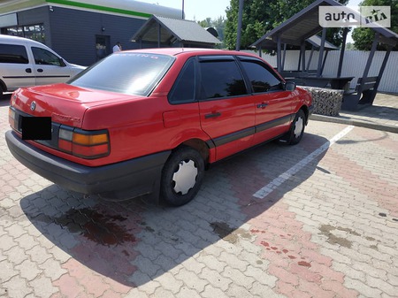 Volkswagen Passat 1989  випуску Тернопіль з двигуном 1.8 л бензин седан механіка за 2600 долл. 