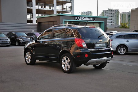 Chevrolet Captiva 2014  випуску Харків з двигуном 2.4 л бензин позашляховик автомат за 11000 долл. 