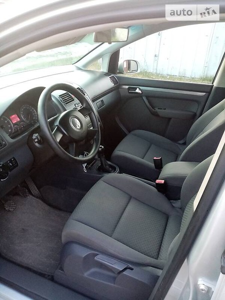 Volkswagen Touran 2003  випуску Суми з двигуном 1.6 л бензин мінівен механіка за 6999 долл. 