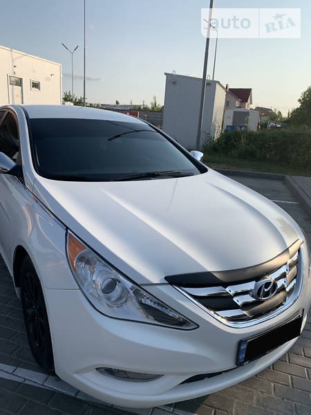 Hyundai Sonata 2013  випуску Вінниця з двигуном 2.4 л бензин седан автомат за 8900 долл. 