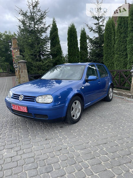 Volkswagen Touran 2001  випуску Львів з двигуном 1.6 л бензин хэтчбек механіка за 4799 долл. 