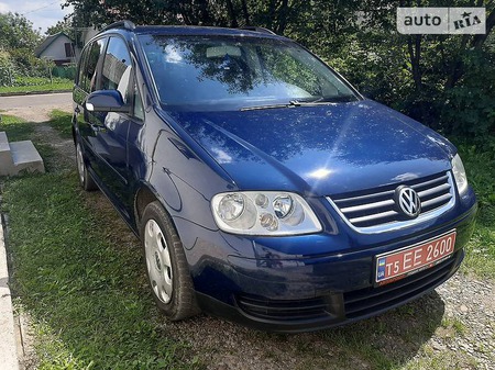 Volkswagen Touran 2004  випуску Львів з двигуном 1.6 л бензин мінівен механіка за 5999 долл. 