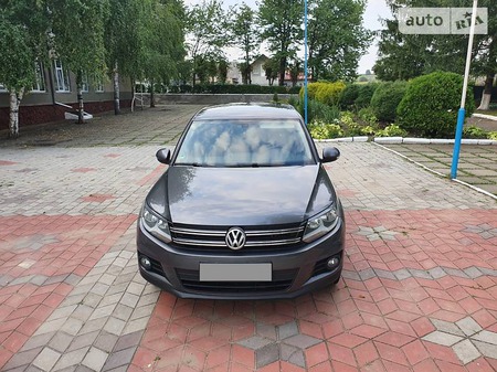 Volkswagen Tiguan 2013  випуску Чернівці з двигуном 2 л дизель позашляховик механіка за 16499 долл. 