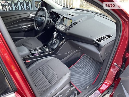 Ford Kuga 2019  випуску Дніпро з двигуном 2 л дизель позашляховик автомат за 25999 долл. 