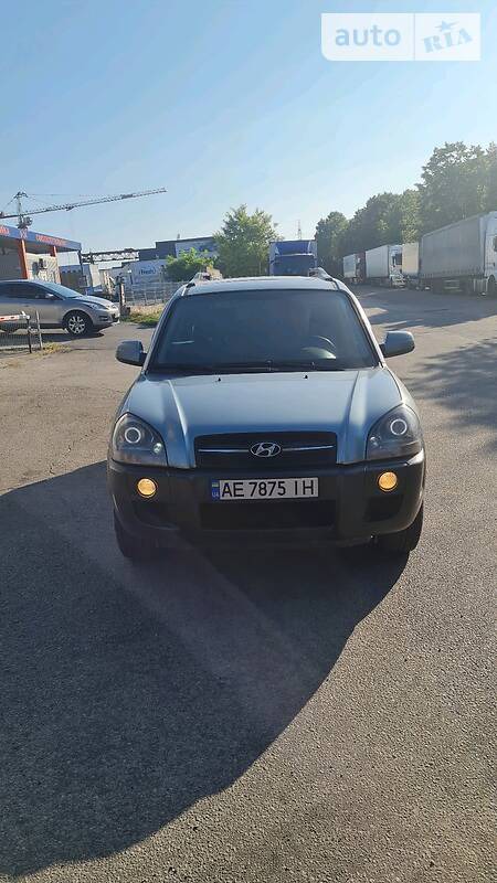 Hyundai Tucson 2007  випуску Дніпро з двигуном 2 л  позашляховик автомат за 9500 долл. 