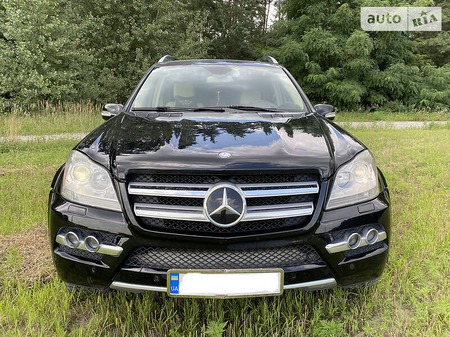 Mercedes-Benz GL 550 2008  випуску Київ з двигуном 5.5 л бензин позашляховик автомат за 13700 долл. 