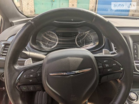 Chrysler 200 2015  випуску Харків з двигуном 2.4 л бензин седан автомат за 9500 долл. 