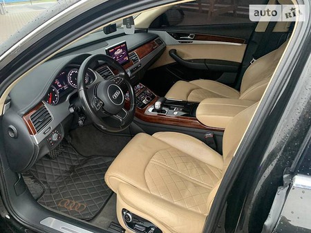 Audi A8 2010  випуску Львів з двигуном 4.2 л дизель седан автомат за 24000 долл. 