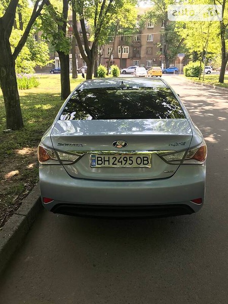 Hyundai Sonata 2013  випуску Одеса з двигуном 2.4 л гібрид седан автомат за 11500 долл. 