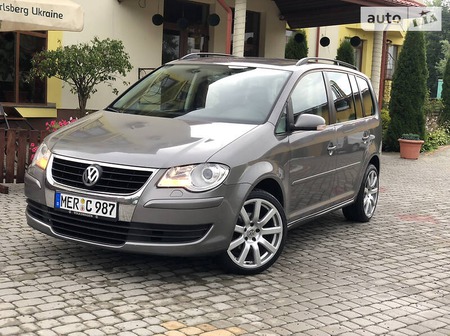 Volkswagen Touran 2007  випуску Львів з двигуном 1.4 л бензин мінівен автомат за 7499 долл. 