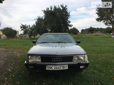 Audi 100 1987  випуску Рівне з двигуном 2.2 л  седан механіка за 1850 долл. 