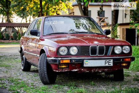 BMW 318 1986  випуску Ужгород з двигуном 1.8 л бензин седан механіка за 1350 долл. 