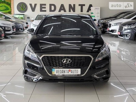 Hyundai Sonata 2015  випуску Київ з двигуном 2 л гібрид седан автомат за 16300 долл. 