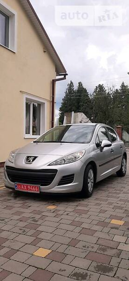 Peugeot 207 2010  випуску Львів з двигуном 1.4 л  хэтчбек механіка за 5100 долл. 