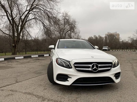 Mercedes-Benz E 300 2016  випуску Київ з двигуном 2 л бензин седан автомат за 39200 долл. 