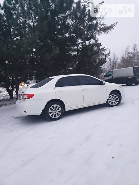 Toyota Corolla 2011  випуску Харків з двигуном 1.6 л бензин седан автомат за 12200 долл. 