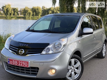 Nissan Note 2012  випуску Рівне з двигуном 1.6 л бензин хэтчбек автомат за 8700 долл. 