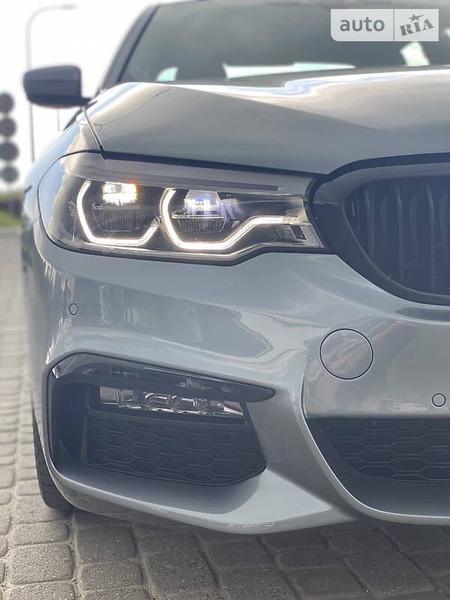 BMW 540 2017  випуску Львів з двигуном 3 л бензин седан автомат за 53800 долл. 