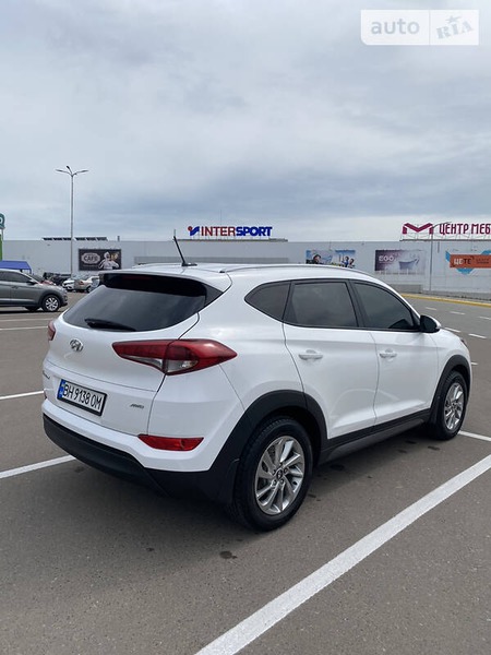 Hyundai Tucson 2016  випуску Одеса з двигуном 2 л бензин позашляховик автомат за 16800 долл. 