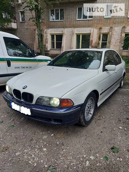 BMW 520 1999  випуску Дніпро з двигуном 2 л бензин седан механіка за 1500 долл. 