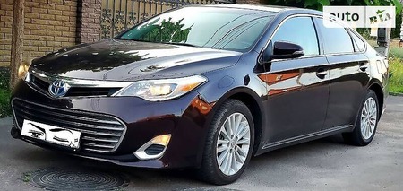 Toyota Avalon 2013  випуску Чернівці з двигуном 2.5 л гібрид седан автомат за 19800 долл. 