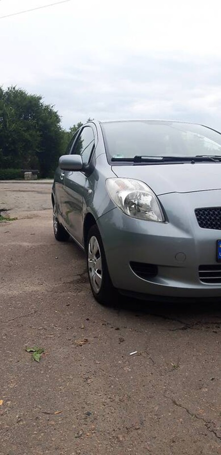 Toyota Yaris 2006  випуску Кропивницький з двигуном 1 л бензин хэтчбек механіка за 4900 долл. 