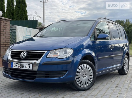 Volkswagen Touran 2007  випуску Львів з двигуном 1.4 л бензин мінівен механіка за 6999 долл. 