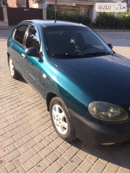 Daewoo Lanos 1998  випуску Чернівці з двигуном 1.5 л бензин хэтчбек механіка за 2300 долл. 