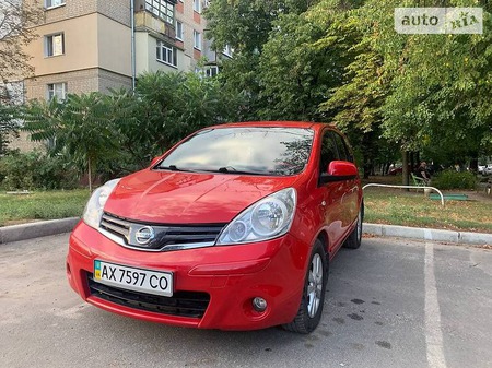 Nissan Note 2010  випуску Харків з двигуном 1.6 л  хэтчбек автомат за 7650 долл. 